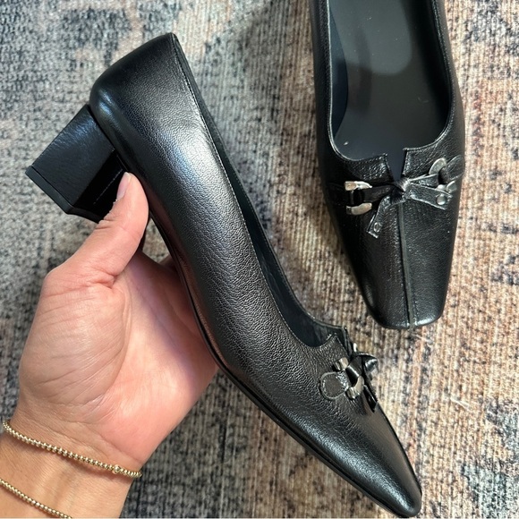 Stuart Weitzman Black Bow Heels sz 8.5 - Picture 2 of 6
